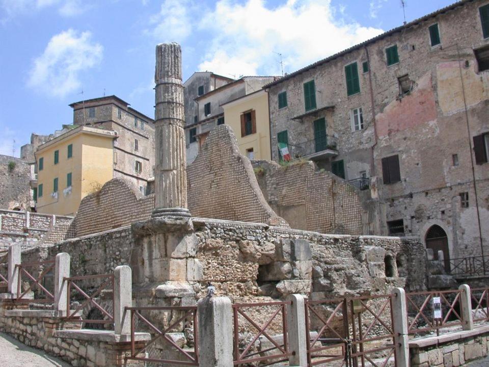 Luxury Suite - Teatro Romano - Duomo - Centro Storico Wi-Fi Terracina Luaran gambar