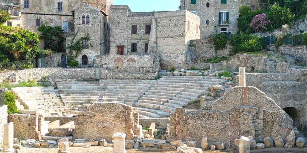 Luxury Suite - Teatro Romano - Duomo - Centro Storico Wi-Fi Terracina Luaran gambar